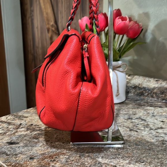 TORY BURCH  HALF MOON POPPY ORANGE SAMBA PEBBLE GRAIN LEATHER SHOULDER BAG PURSE - Picture 4 of 12